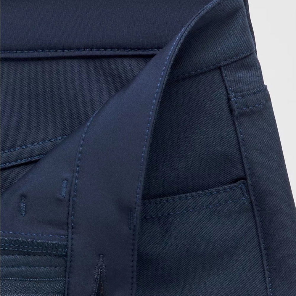 EasyFive Low-Rise Classic Wide-Leg Pant
Regular Lululemon - Picture 4 of 4